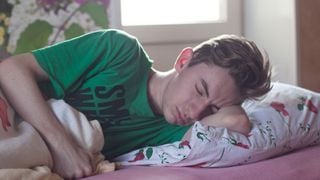 Dormir toute la nuit avec le ventilateur en marche semble être une bonne idée : en réalité, ce n'est pas si génial